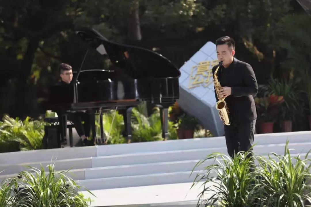 艺术学院教师张鼎吹奏《查尔达什舞曲》